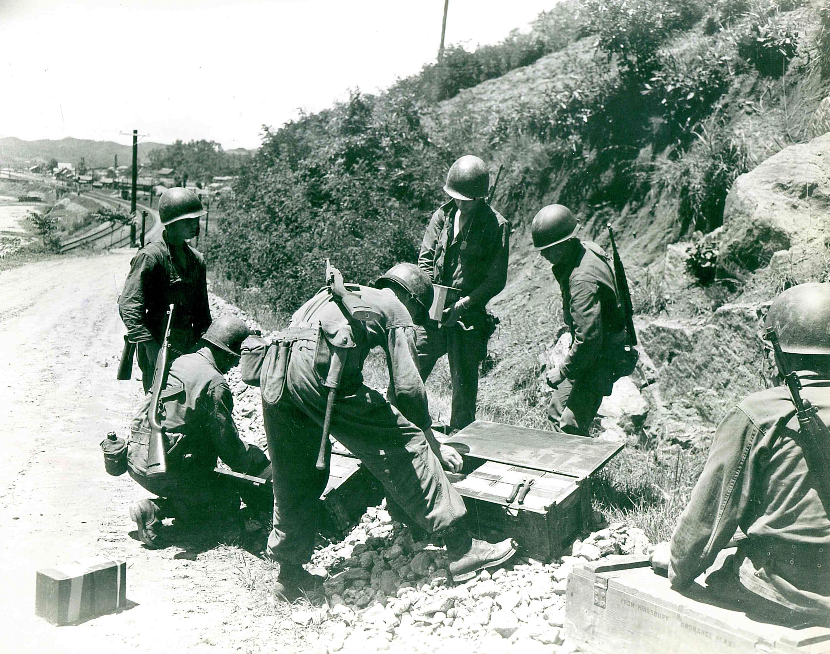 US Soldiers in Korea, United States Archives image