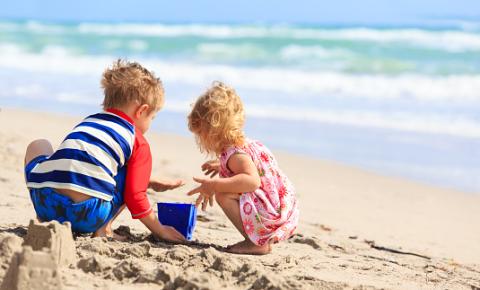 2 childrens on the beach at the ocean