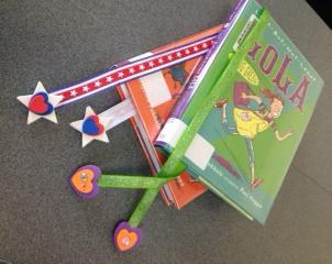 ribbon felt and button bookmark for family craft