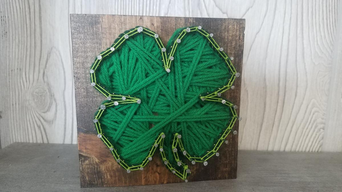 Image of 4-leaf clover string art
