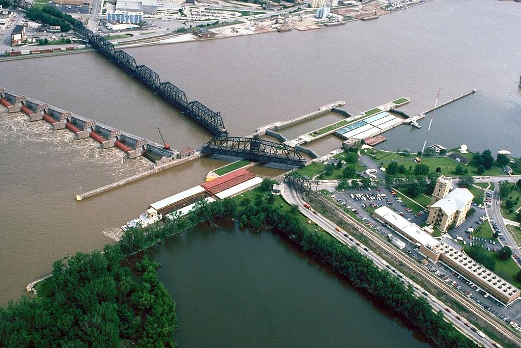 Overhead view of Mississippi River at Arsenal bridge and Lock 15
